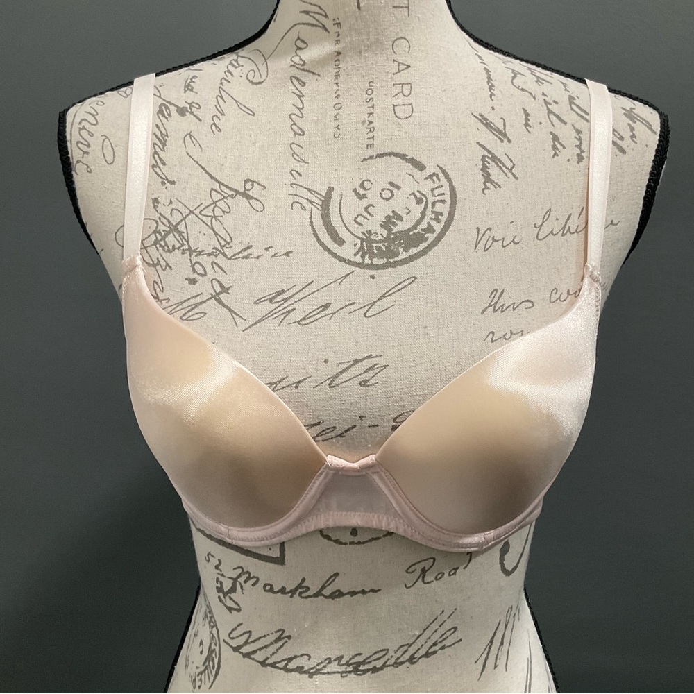 NEW VICTORIAS SECRET PEACHY PINK BRA